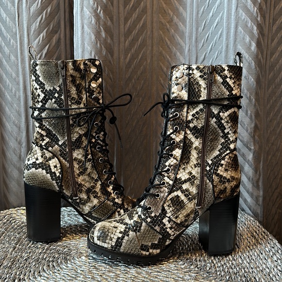 Like new Dolce Vita Ayleen snakeskin lace up zip up boots size 9.5 snake skin - Picture 7 of 15